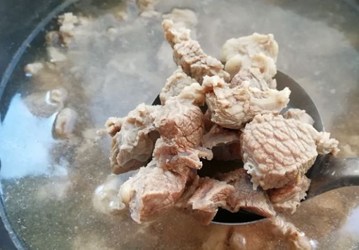 牛肉总是炖不烂？教你一招，多加一点它，牛肉更软烂入味